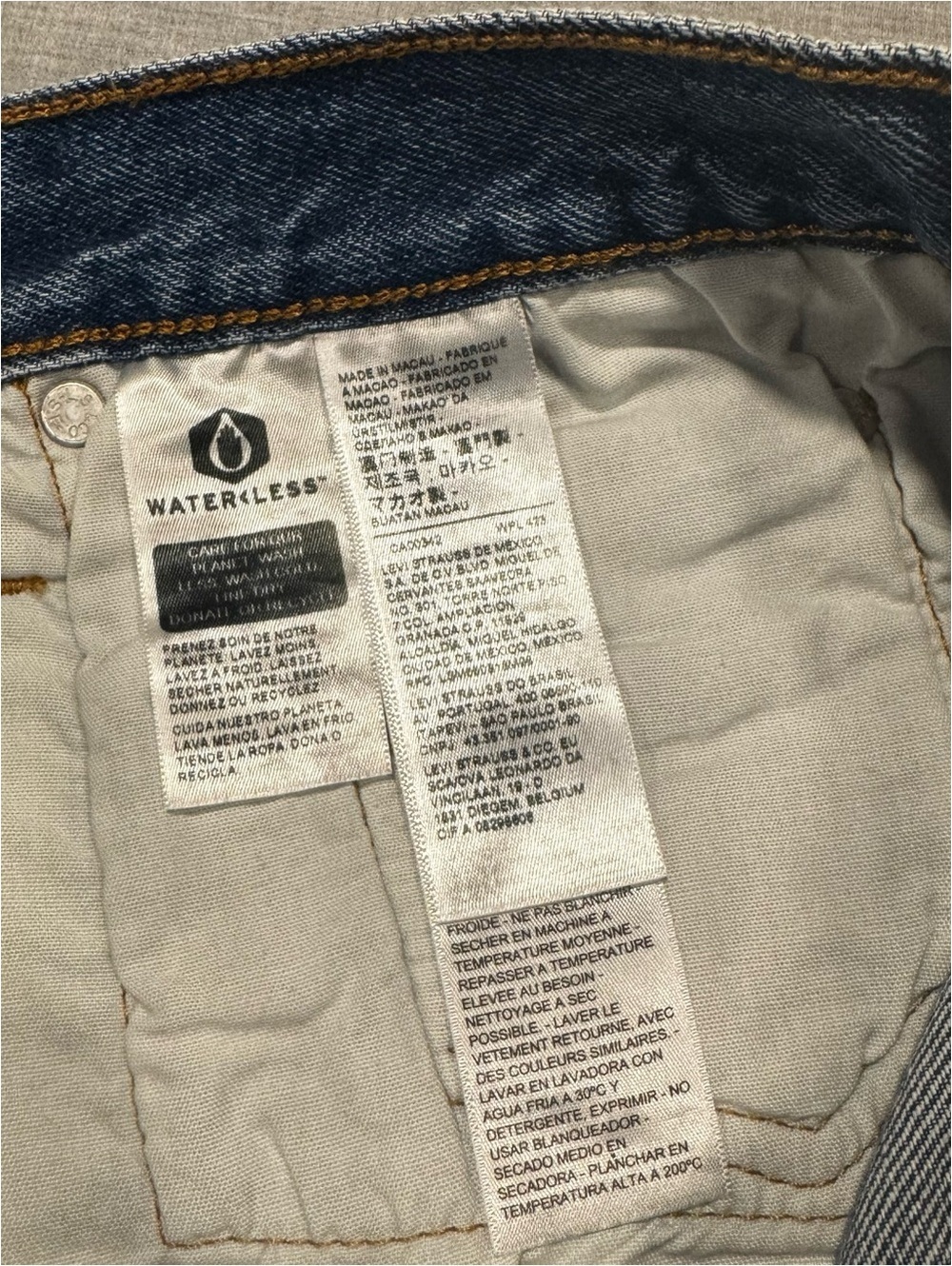 Levi’s 501 Women’s Denim Jean Shorts Size 32 Button Fly Blue Cutoff High Rise - Picture 7 of 11
